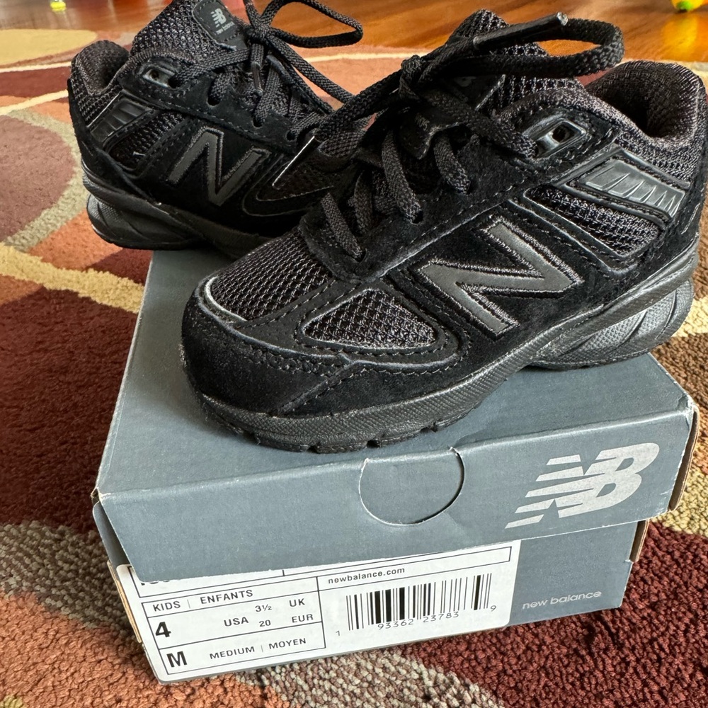 New Balance 990v5, black size 4